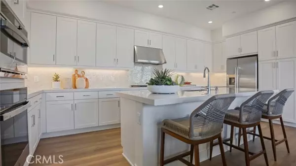 Irvine, CA 92618,236 Knot