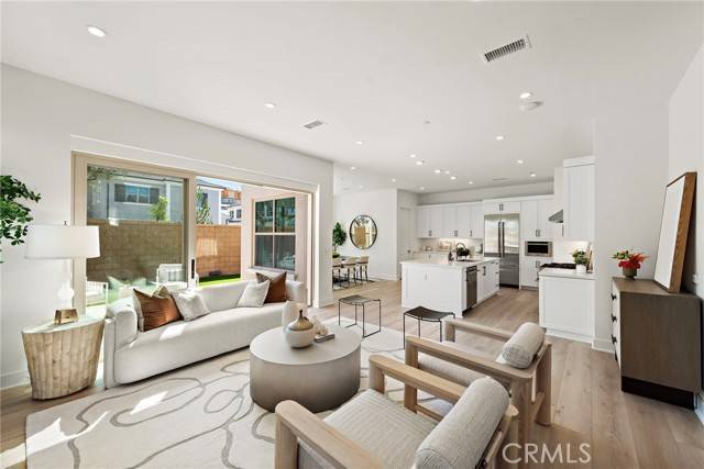 Irvine, CA 92618,122 Eversedge