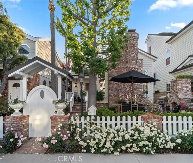 209 Diamond Avenue, Newport Beach, CA 92662