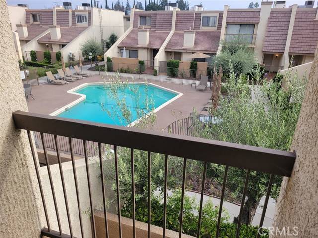 Tarzana, CA 91356,18405 Collins Street