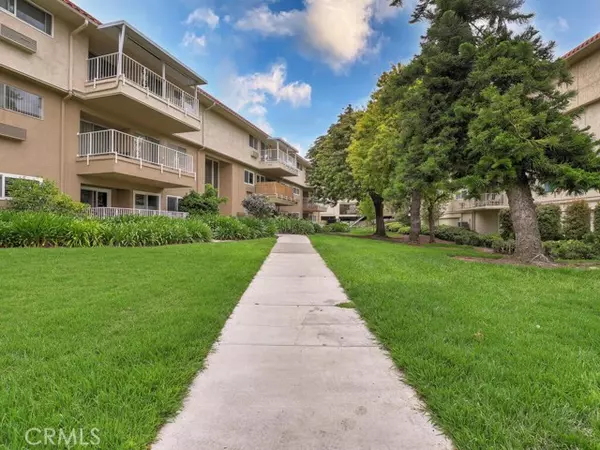 Laguna Woods, CA 92637,2390 Via Mariposa West