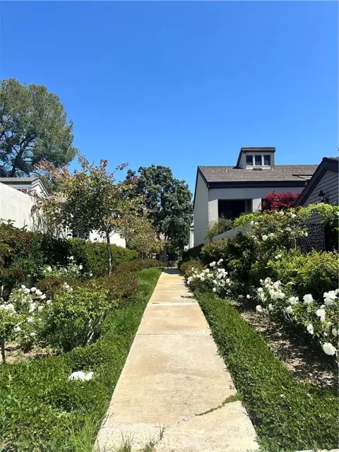 Irvine, CA 92612,23 Oak Tree Lane