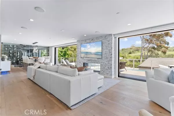 Corona Del Mar, CA 92625,552 Seaward Rd