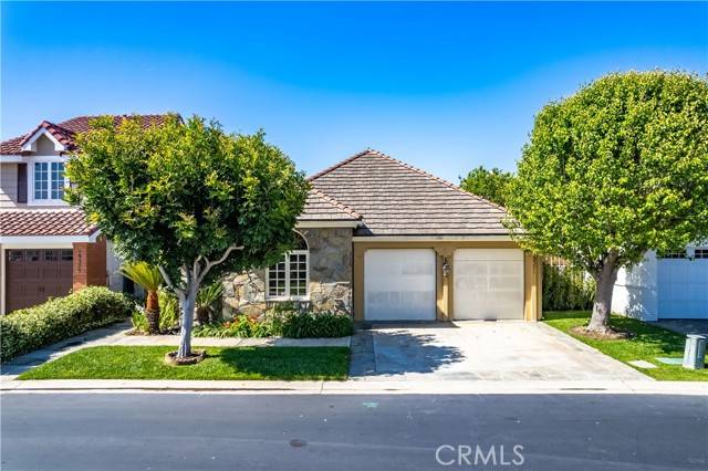 19371 Woodlands Drive, Huntington Beach, CA 92648