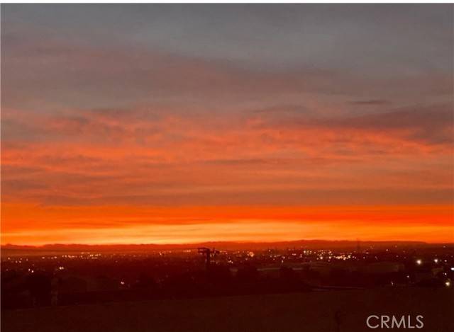 2244 Molino Avenue, Signal Hill, CA 90755