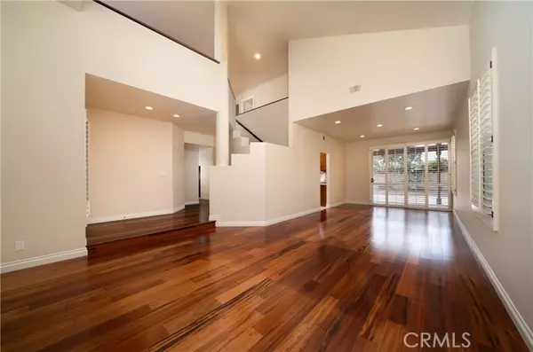 Tustin, CA 92782,2312 San Leandro