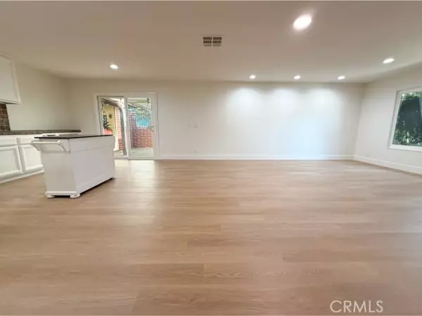 Aliso Viejo, CA 92656,23356 Via San Miguel