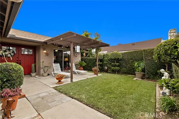 1724 North Oakwood Avenue, Anaheim, CA 92807