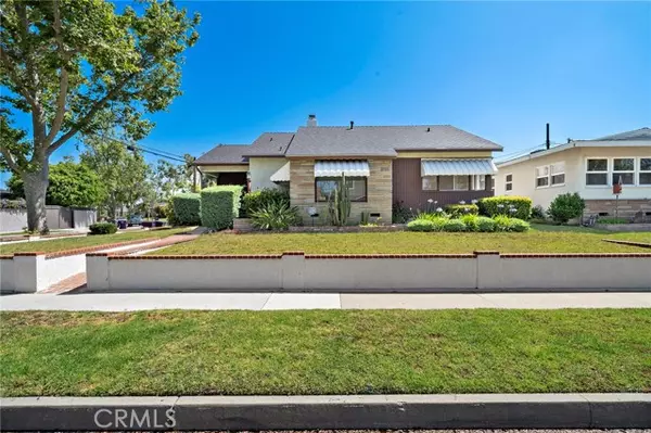 2460 Vuelta Grande Avenue, Long Beach, CA 90815