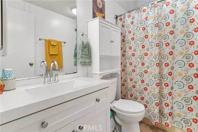 4204 King Arthur Ct, Bakersfield, CA 93301