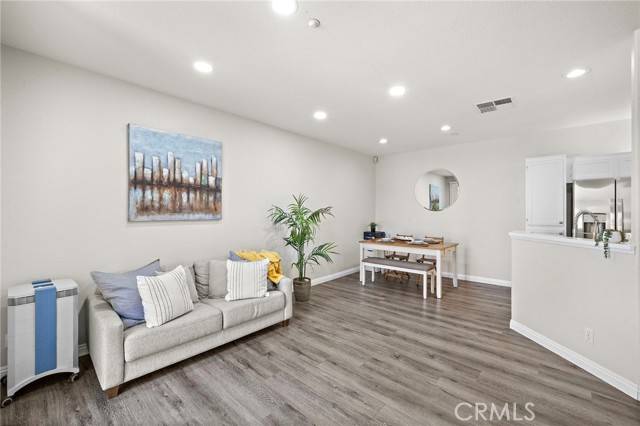 Irvine, CA 92618,811 Larkridge