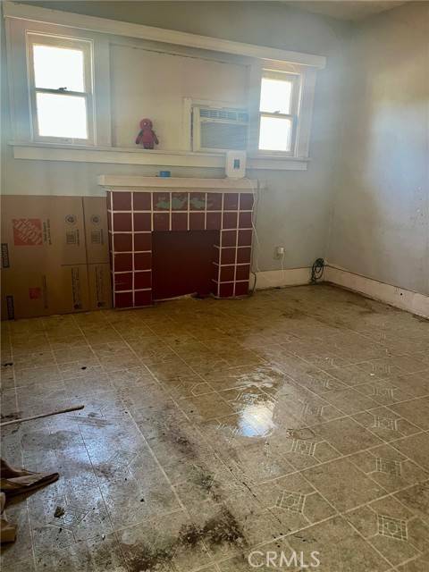 Santa Ana, CA 92707,1901 South Broadway