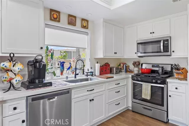 Irvine, CA 92604,10 Glenhurst