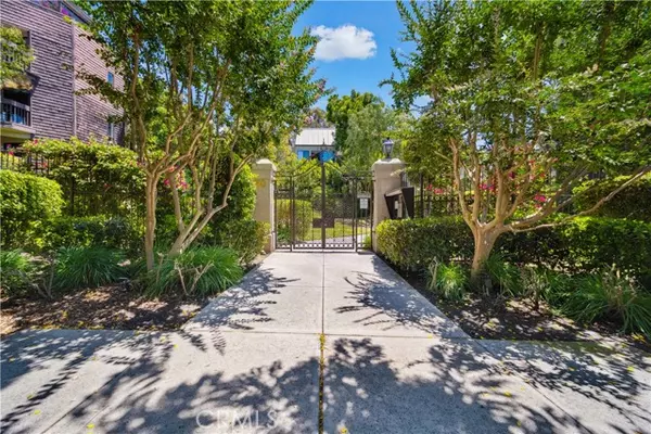West Hollywood, CA 90069,950 North Kings Road
