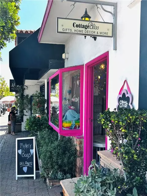 San Clemente, CA 92672,152 Avenida Del Mar
