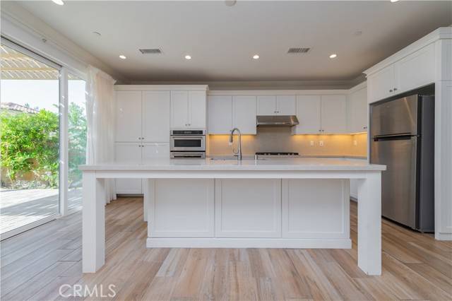 Irvine, CA 92620,111 Omar