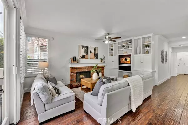 Tustin, CA 92782,2201 Marselina