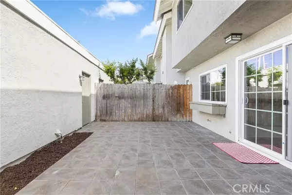 Irvine, CA 92604,32 Goldenbush