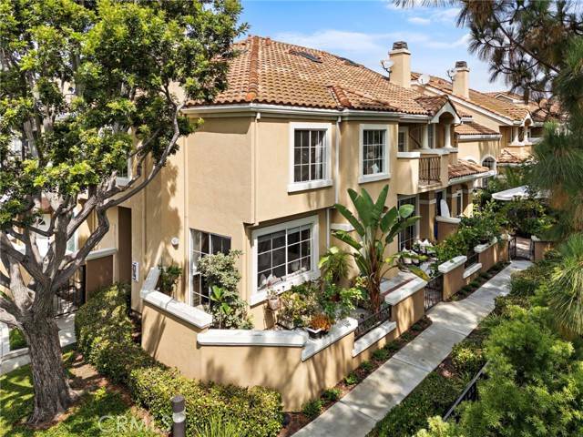 20 Front Row, Aliso Viejo, CA 92656