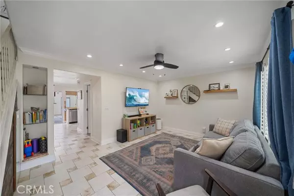Santa Ana, CA 92707,201 W Alton Ave
