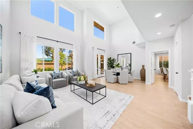 Irvine, CA 92606,12 Vienne