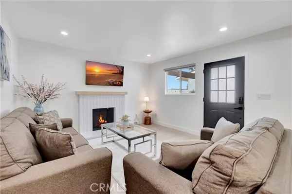 Huntington Beach, CA 92647,6532 Rome Circle