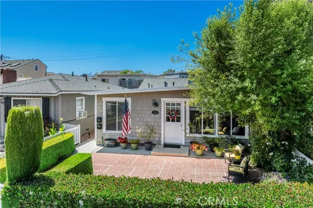 Corona Del Mar, CA 92625,711 Goldenrod Avenue
