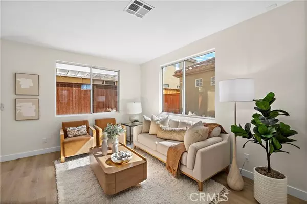Rancho Santa Margarita, CA 92688,90 CALLE DE FELICIDAD