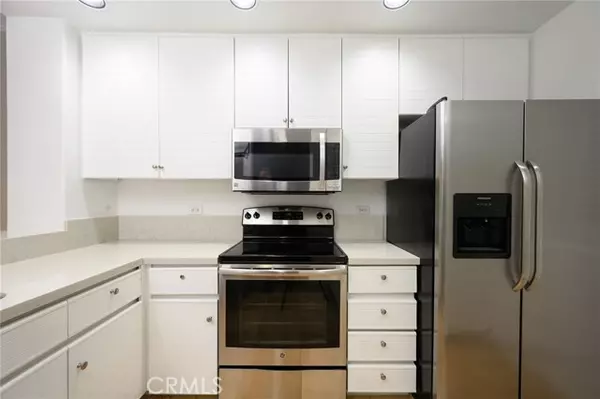 Irvine, CA 92612,2243 Martin