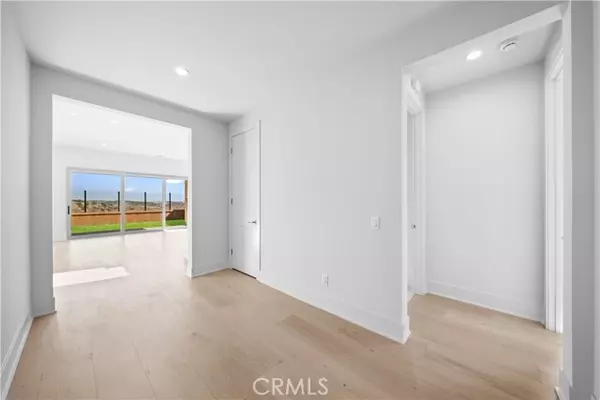 Irvine, CA 92618,100 Mossvine