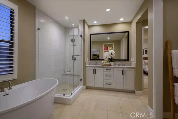 Irvine, CA 92618,117 Awning