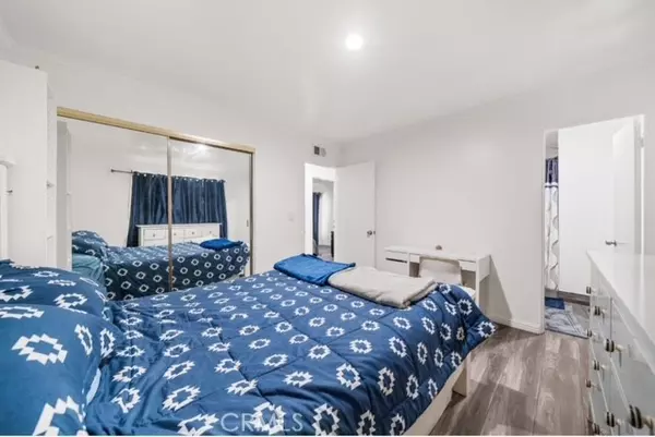 Lake Forest, CA 92630,24252 Palmek Circle