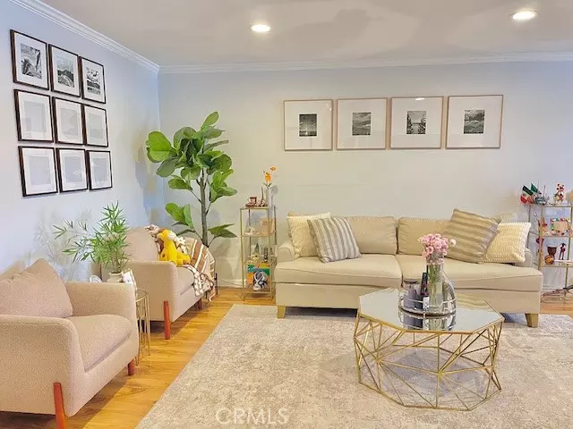 Tarzana, CA 91356,18530 Hatteras Street