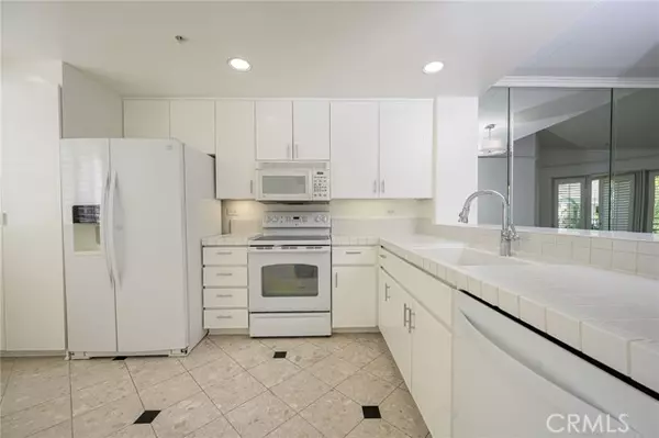 Irvine, CA 92612,2243 Martin