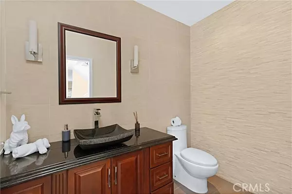 Woodland Hills, CA 91364,21047 Dumetz Road