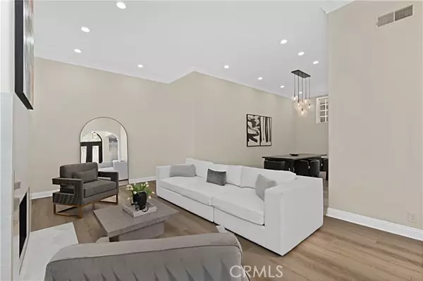 Woodland Hills, CA 91364,21047 Dumetz Road