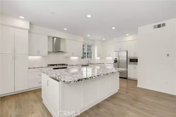 Irvine, CA 92618,175 Cadence