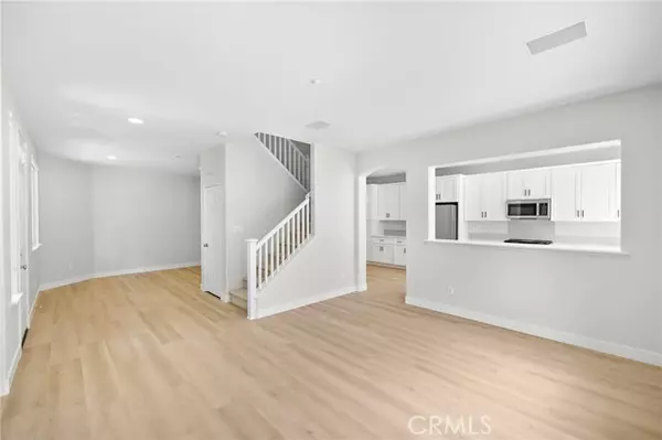 Irvine, CA 92602,82 Rosenblum