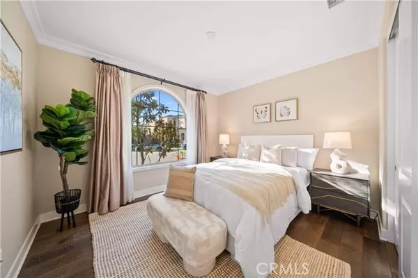Irvine, CA 92620,74 Gainsboro