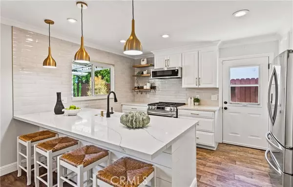 3295 Iowa Street, Costa Mesa, CA 92626