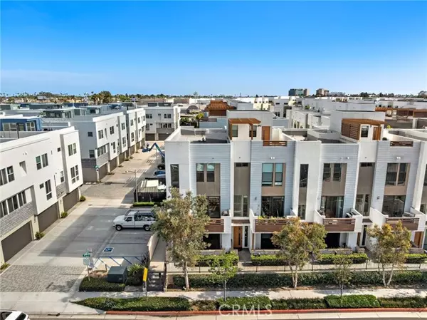 645 West 17th Street, Costa Mesa, CA 92627