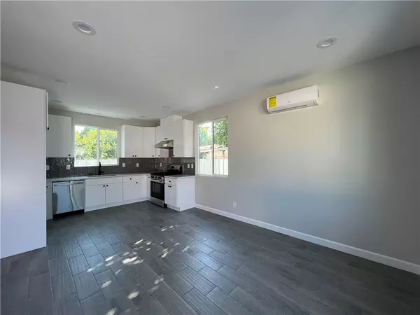 Santa Ana, CA 92703,924 West Chestnut Avenue