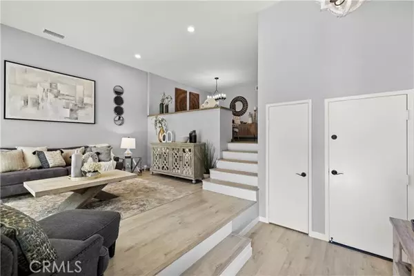 Irvine, CA 92603,3 Summer Breeze