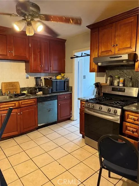 Santa Ana, CA 92703,1722 West Pine