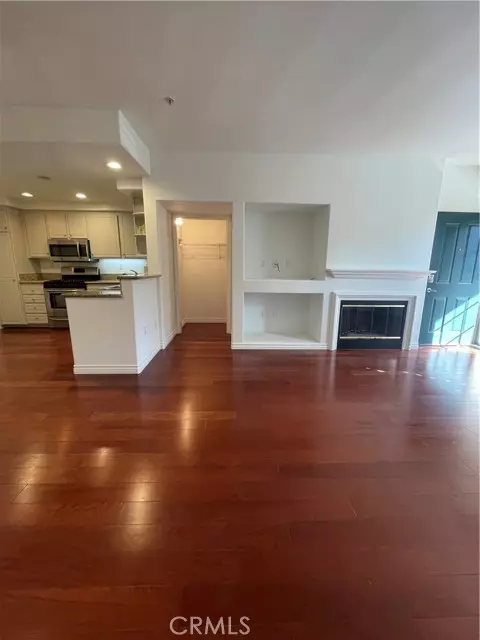 Irvine, CA 92606,1104 Solvay Aisle