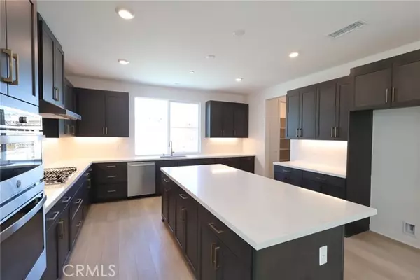 Valencia, CA 91381,27328 Bear Paw Lane
