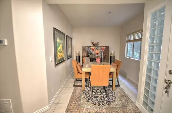 Irvine, CA 92612,2233 Martin