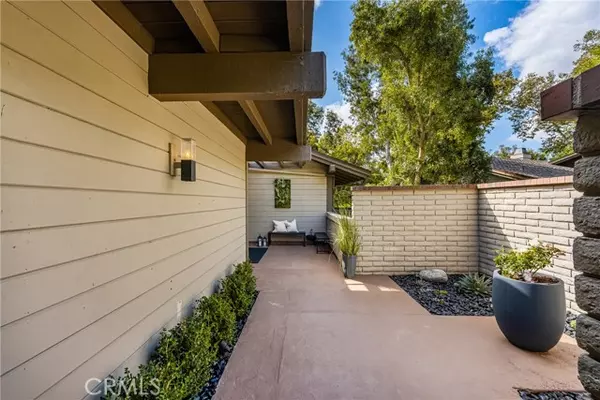 Irvine, CA 92612,8 Montanas Sud