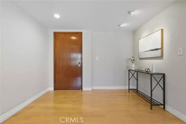 Sherman Oaks, CA 91423,14106 Dickens