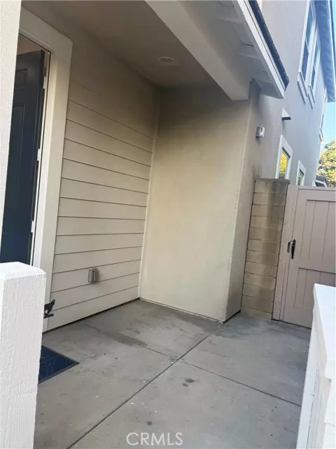 Irvine, CA 92618,122 Yellow Daisy B